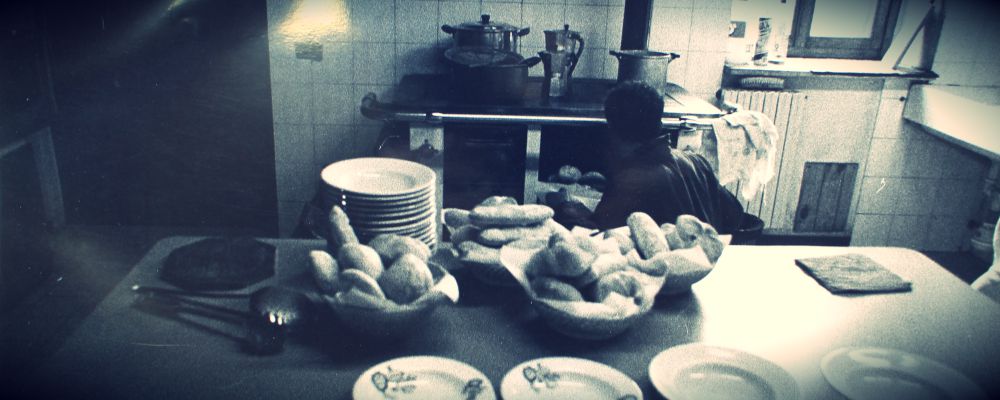 nella cucina della comunità Gandina nella cucina della comunità Gandina