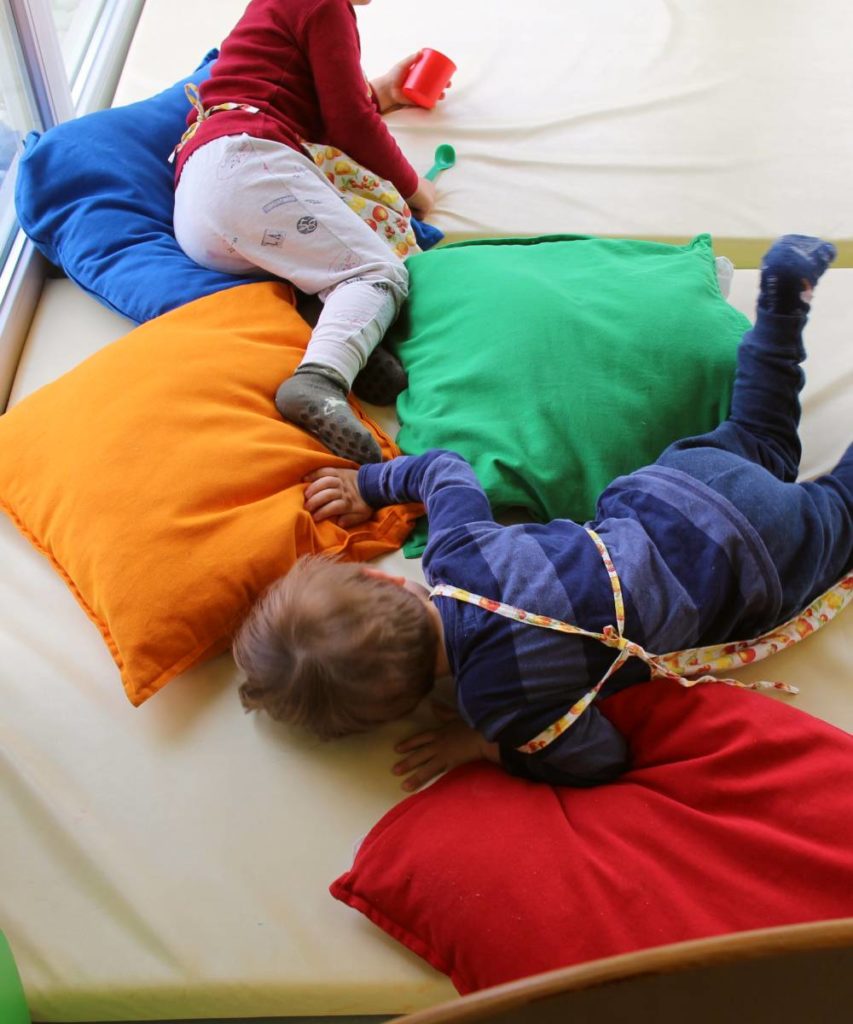 bambini che giocano all'asilo nido La Felicitalpa