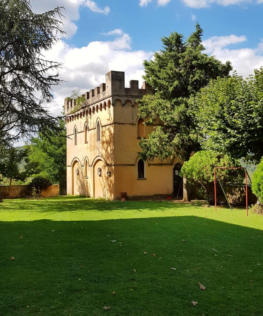 la torretta nel giardino della comunità Montebuono